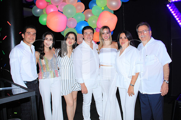 Roberto Garcia,Catalina Garcia, Cecilia Garcia, Samuel Garcia, Mariana Rodriguez, Silvia Sepulveda de Garcia y Samuel Garcia (1)