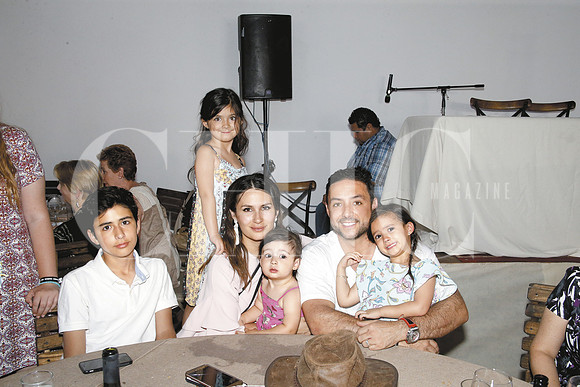Javier Durán, Jimena Suárez, Lizzy Carrillo de Suárez, Vera Suárez,  Álvaro Suárez y Valentina Suárez