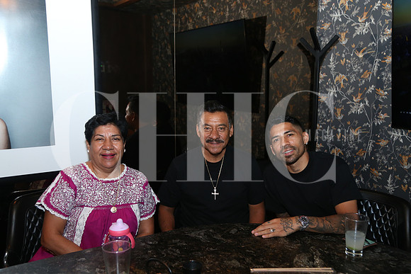 Dora Carmona, Javier Aquino y Javier Aquino 0