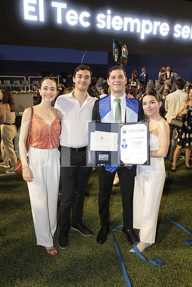 Alejandra Turner, Alvaro Elizondo, Santiago Elizondo y Ana Gabriela Nuñez 3