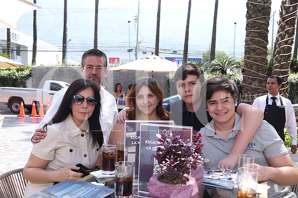 Erik Kuntzy, Paola Cervantes, Angie Kuntzy, Iker Kuntzy y Erik Kuntzy 0