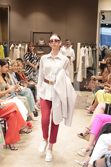 Modelos de Rafa Zuñiga vistiendo Max Mara 29