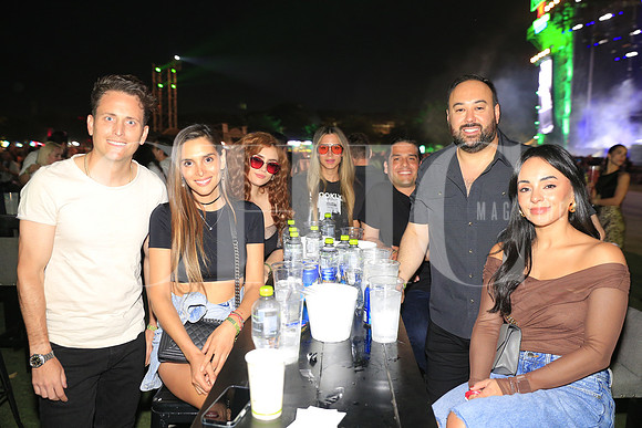 Stephan Kipper, Lluvia Carrillo, Michelle Orozco, Connie Hernandez, Beto Gonzalez, Emmanuel Lu y Dary Franco 6