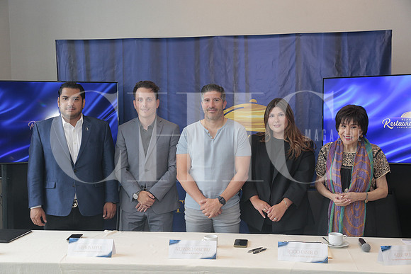 Daniel García, Stephan Kipper, Alejandro Martínez, Rocio Castillo y Lulu Pedraza 4