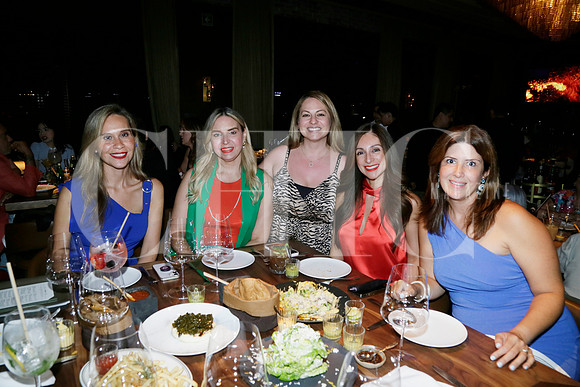 Alicia Carmona, Kathia Campos, Sandra Webb, Giselle Romo y Ary Mac Lean