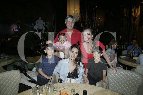 (azia) Karla Salinas, Maximo Sada, Alexander Sada, Julieta Coello de Salinas, carlos Salinas y Mia Sada (2)