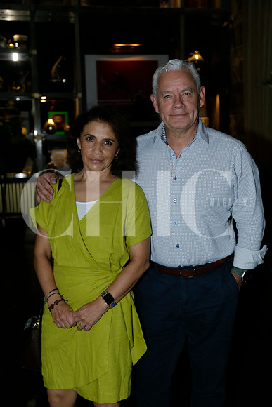 Rocio Ramón de Flores y Mario Adrián Flores