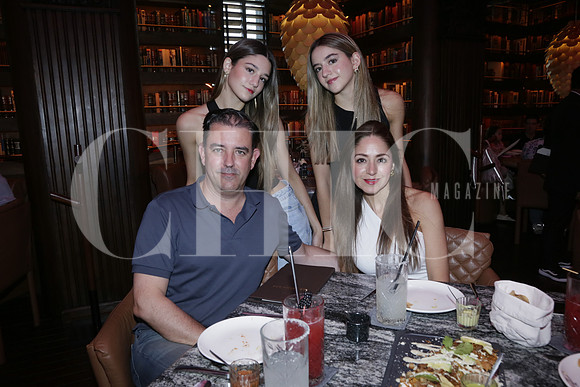 (rest Madalena) Paulina Cuervo, Regina Cuervo, Juan Carlos Cuervo y Adriana Guzmán de Cuervo