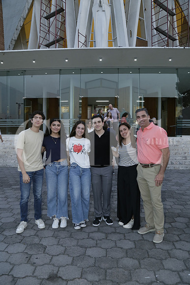 Tabaré Arrellano, María Fernanda Arellano, Dulce María Arrellano, Patricio Valdez, Dulce María Torres de Arrellano y Rogelio Arellano (3)