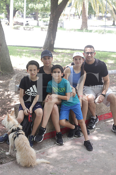 Diego Caballero, Mayra de Caballero, Gustavo Caballero, Alexa Caballero y Alex Caballero 1