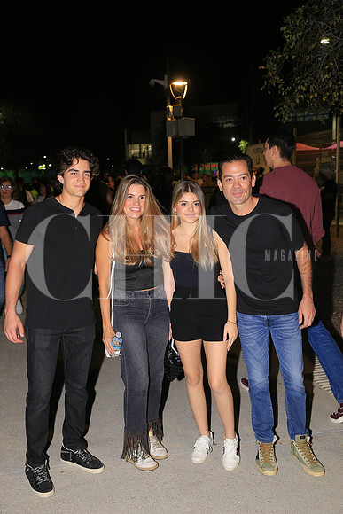 Santiago Cabañas, Liz Ferrell, Liz Gutierrez y 2