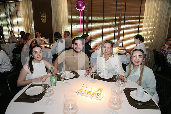 Pilar Castrejon, Iker Castrejon, Pilar Wiliamson y Daniela Castrejon