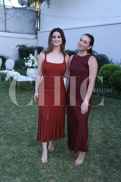 Isabela Vela y Andrea Arnaud0