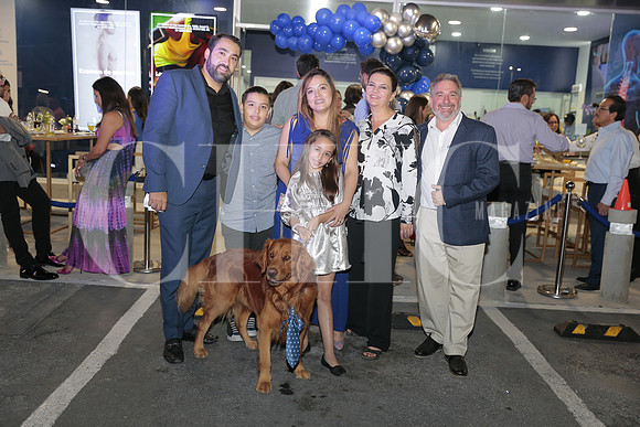 Benjamin Vega, Diego Vega, Nicole Vega, Vanessa Virgen, Alicia Reznick y Moises Reznick 8