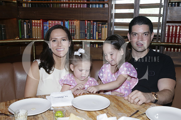 (madalena) Marcela Marroquin, Marcela Álvarado, Emilia Álvarado y Francisco Álvarado