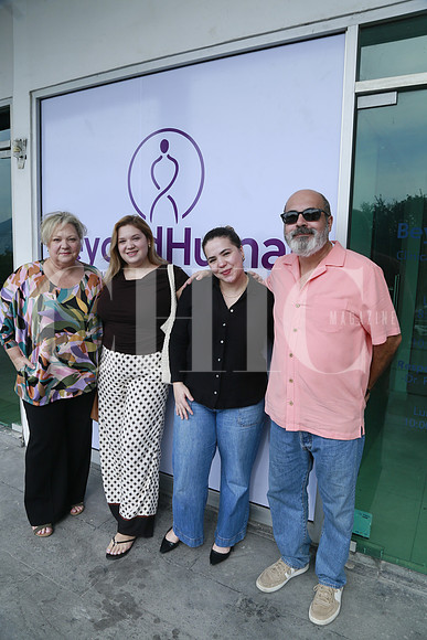 Margo Iga, Daniela Iga, Andrea Iga y Carlos Iga (2)