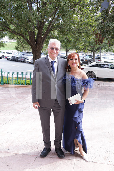Guillermo Ramones y Adriana López de Ramones 0