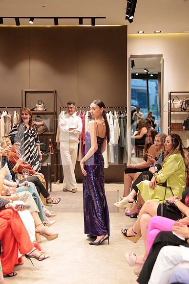 Modelos de Rafa Zuñiga vistiendo Max Mara 161