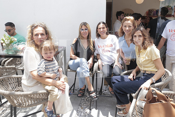 Cordelia Zambrano, Sebastian Rodriguez, Cynthia Benitez, Marion Benitez Landa, Maria Eugenia Miramontes y Terry Smith 2
