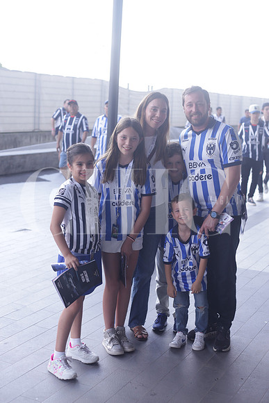 Martha Chacón, Eugenio Martínez, Paula Martínez, Lucía Martinez, Eugenio Martínez y Emilio Martínez 0