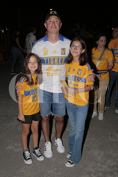 Rebeca Flores, Edgar Flores y Samantha Flores 1