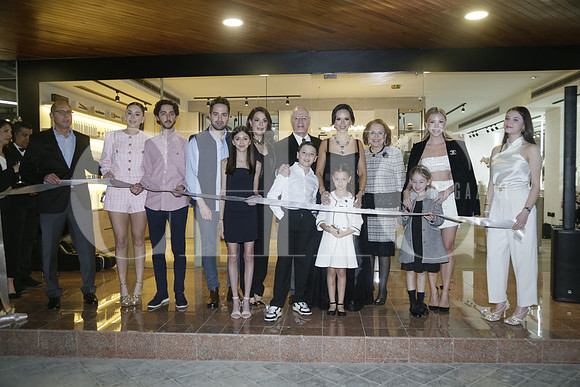 Aspectos corte de listón en la apertura de EBA Beauty (2)