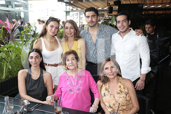 Camila Saracho, Renata Kalife, Carmen Garcia, Luly Villarreal, Sylvia Villarreal, Mauricio Canales y Luis Saracho 2