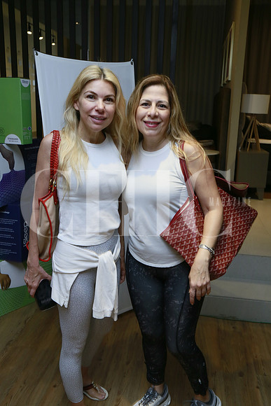 Roberta Barrera y Gaby Villamar (3)