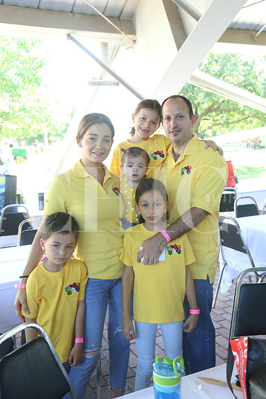 Humberto Cantu y Denise Salgado con sus hijos, Denise, Carolina, Humberto y Alana