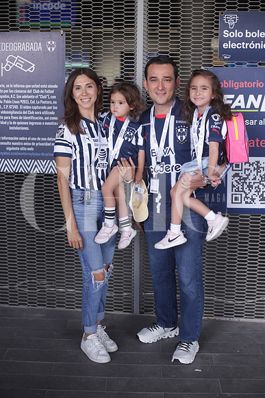 Katia Cordova, Sofia Arce, Santos Arce y Catalina Arce 0