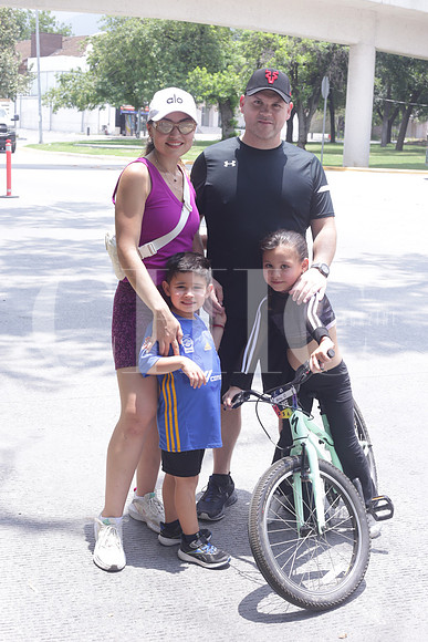 Carolina Hernández, Hugo Villarreal, Alina Villarreal y Hugo Villarreal