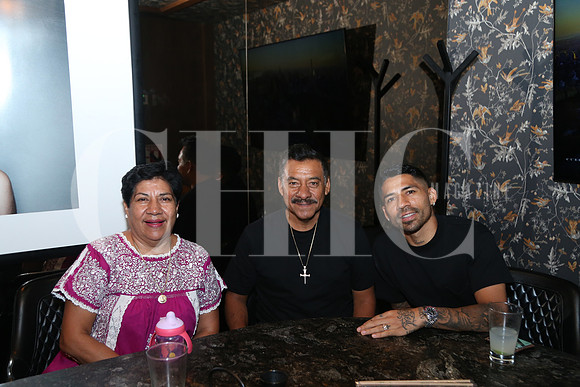 Dora Carmona, Javier Aquino y Javier Aquino 1