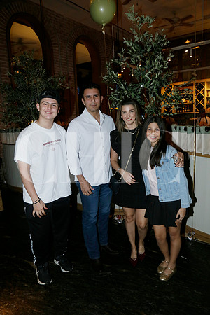 Guadalupe de León, Antonio de León, Karina Escamilla y Dana Camila de León (3)