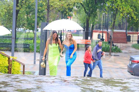 Roberta Villegas y Catalina Canavati 1