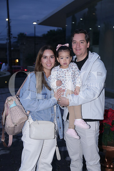 Karla Martínez, Arturo Mtanous y Sofia Belen 1