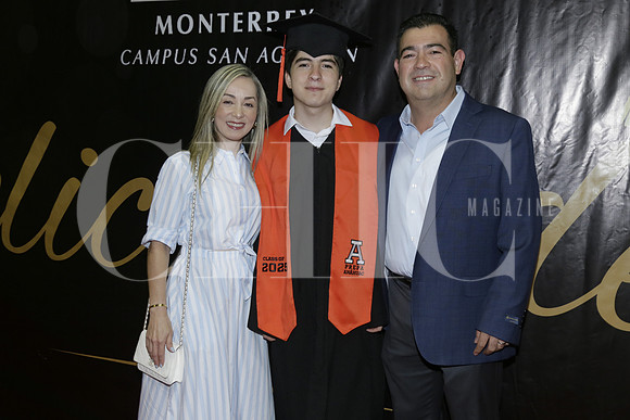 Ana Laura de Martínez, Alejandro Martínez y Felipe Martínez