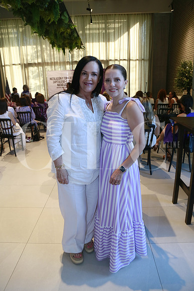 Mary Carmen Vega de Carrillo y Gloria Gutíerrez de Treviño (2)