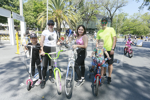 Ana Sofia González, Denisse Chapa, Jimena González, Carlos González y Carlos González