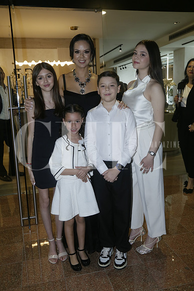 Marian Flores, Jessica Cedillo, Felipe Flores, Jimena Flores y Andrea Flores