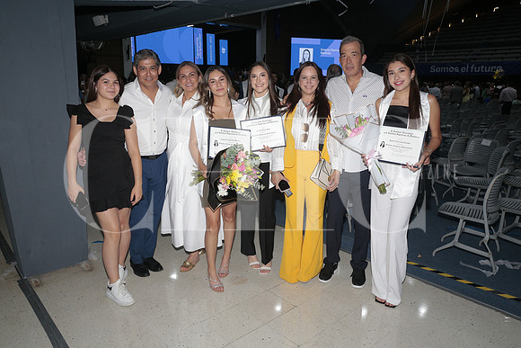 Valeria Castañeda, Fabian Castañeda, Carolina Martinez, Renata Ganem, Catalina Castañeda, Cecilia Frias, Alberto Elizondo y Paulina Elizondo 2