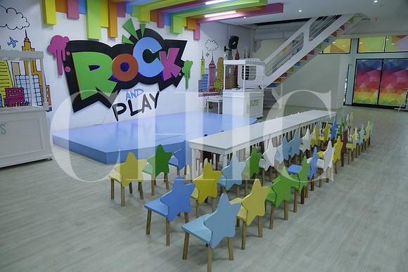 Aspectos de interiores y areas de Rock n Play (26)