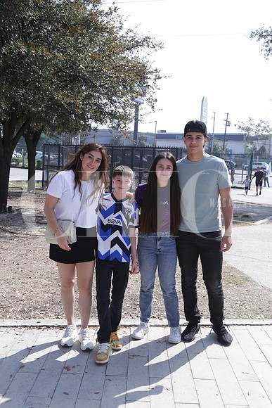 Violeta Morales, Roberto Gómez, Briana Gómez y Diego Flores 0