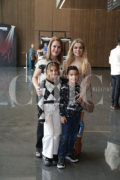 June de Munguia, June Munguia de Velarde, Jimena Velarde y Sebastian Velarde 0