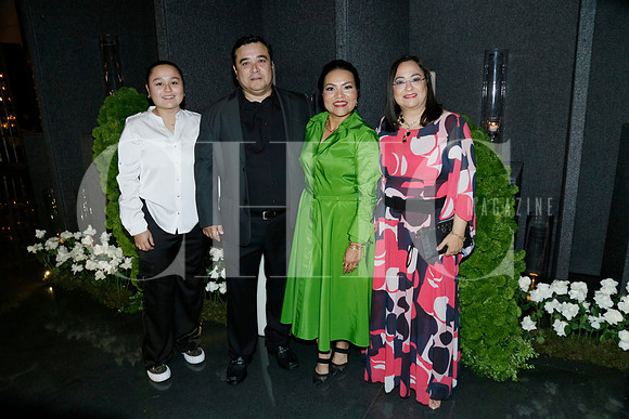 Daniela Álvarado, Oscar Álvarado, festejada y Lizette Cantú