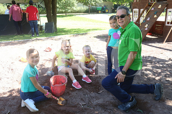 Mariana Meraz, Loreta Garza, Danna Garza, Alana Merz y Rafael Meraz