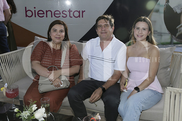 Cintia García, Arturo Theriot y Valeria Theriot