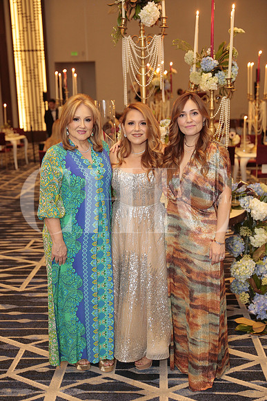 Liliana Alaya, Lily Pierce y Debbie Pierce 5