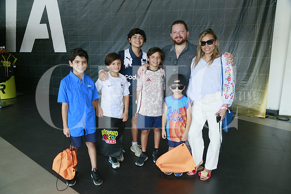 Adrián Joaquin Panico, Diego Limón, Roberto Limón, Pablo Limón, Roberto Limón, Álvaralo Limón y Leticia Lara