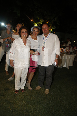 María de la Luz Barrón, María de la Paz García y Andrés Borrego