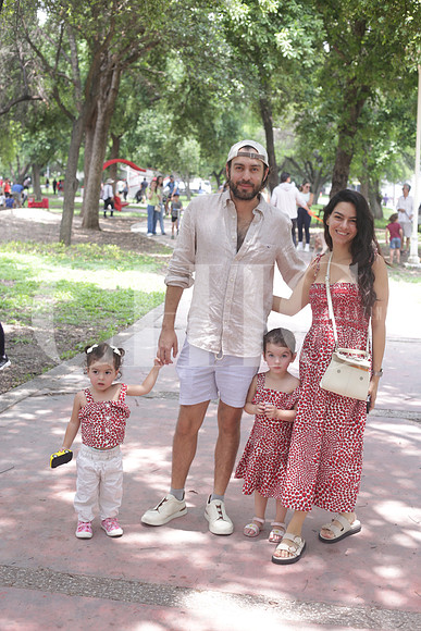 Amalia Martínez, Luis Daniel Martínez, Mercedes Martínez y Daniela Gutiérrez 0